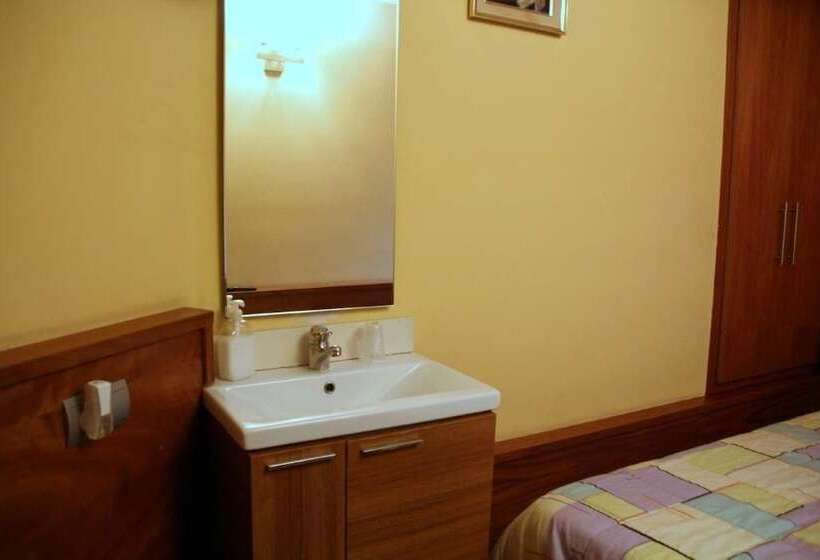 标准单人间共用浴室, Hostal Galicia Cardedeu