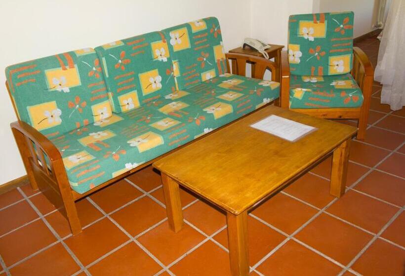 标准单人间, La Hospedería Del Silencio