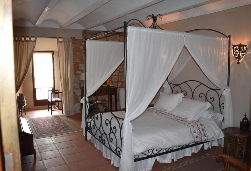 جناح جونيور, Castillo De Grisel