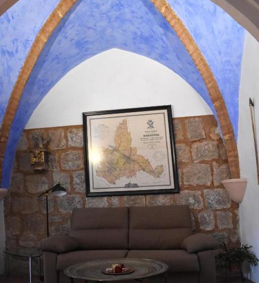 جناح ديلوكس, Castillo De Grisel