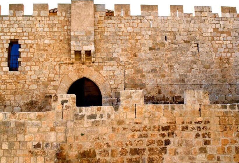 منزل غرفة نوم واحدة, Castillo De Grisel