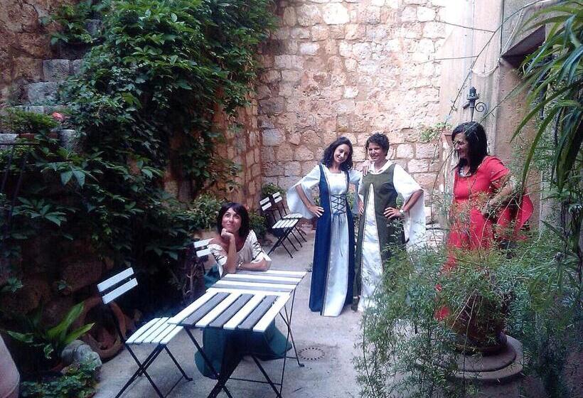 منزل غرفة نوم واحدة, Castillo De Grisel