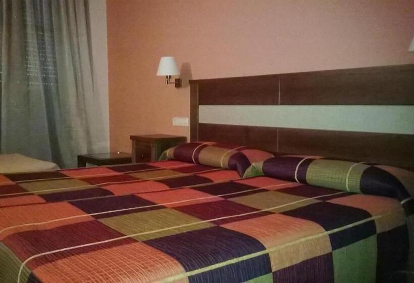 Номер Стандарт Трехместный, Hostal Patron