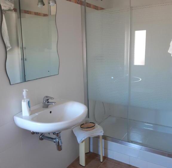 스탠다드 룸, Fonda Toldra