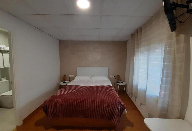 패밀리 룸, Fonda Toldra