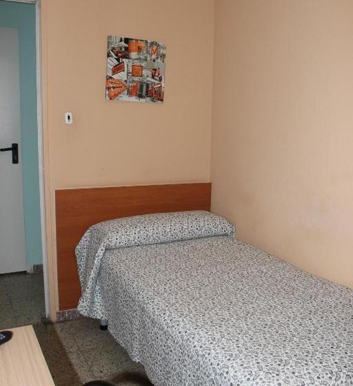 Номер Стандарт Индивидуальный Совместная Ванная, Hostal Cal Siles