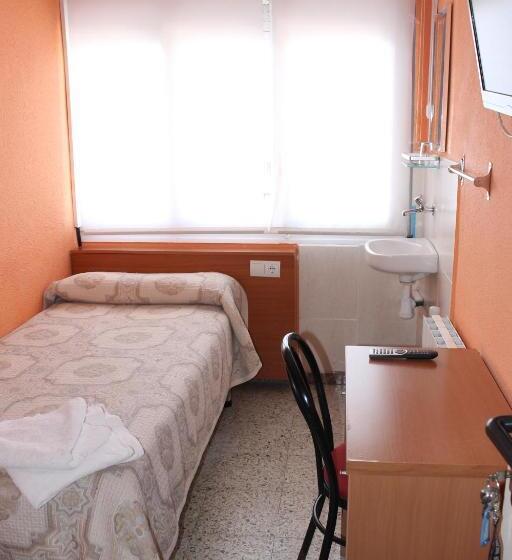 Номер Стандарт Индивидуальный Совместная Ванная, Hostal Cal Siles