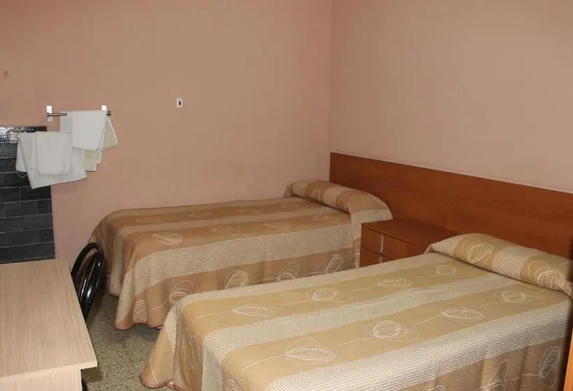اتاق استاندارد با سرویس بهداشتی مشترک, Hostal Cal Siles