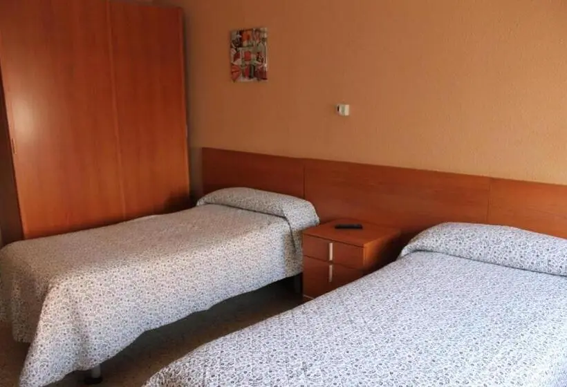 اتاق استاندارد با سرویس بهداشتی مشترک, Hostal Cal Siles