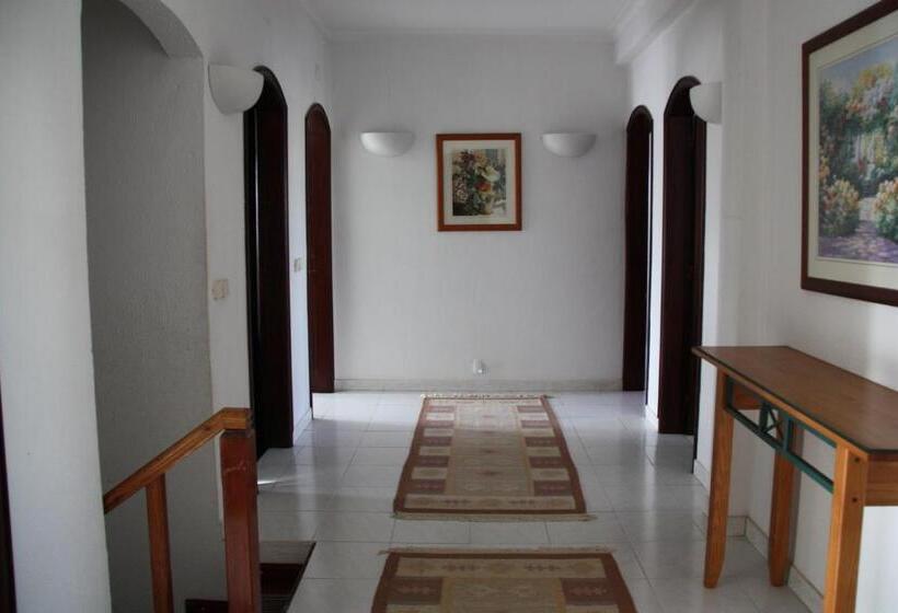 Дом 3 Спальни, Roulito S Guest House