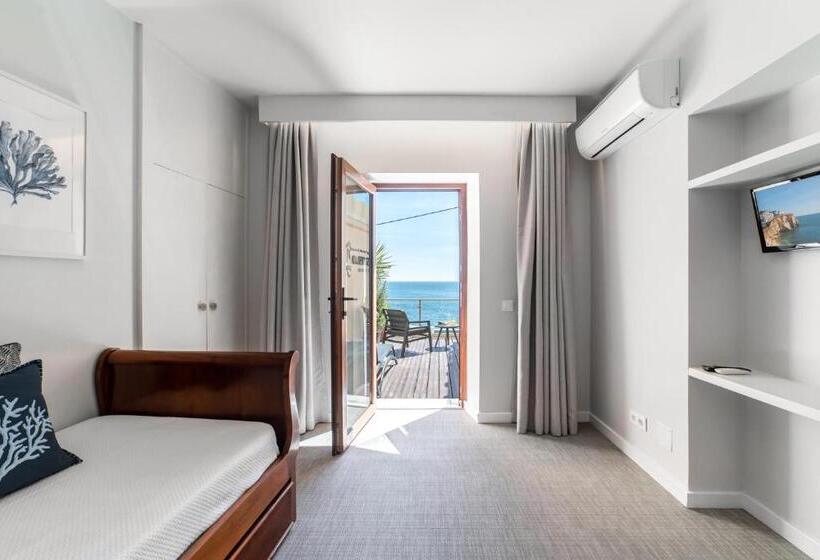 اتاق خانوادگی با چشم‌انداز دریا, Castelo Guest House