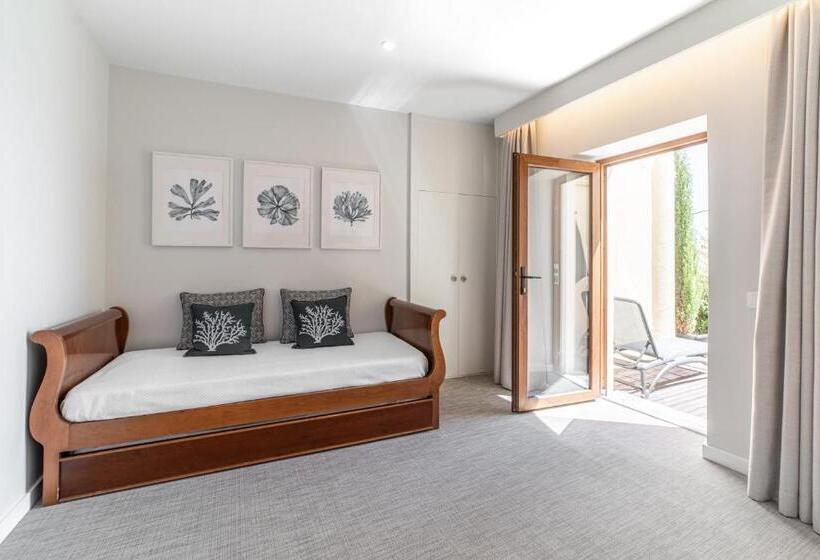 اتاق خانوادگی با چشم‌انداز دریا, Castelo Guest House