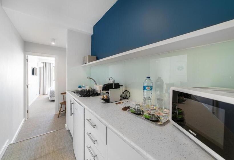 اتاق خانوادگی با چشم‌انداز دریا, Castelo Guest House