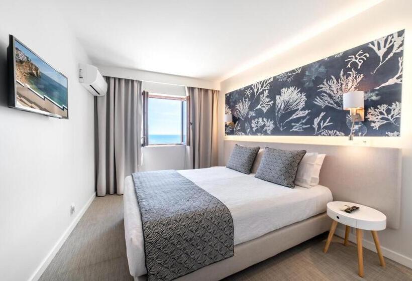 اتاق خانوادگی با چشم‌انداز دریا, Castelo Guest House