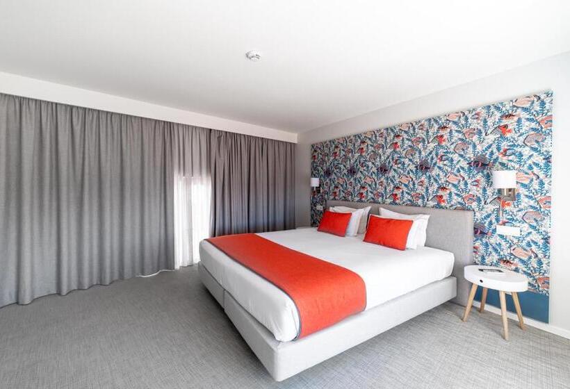 اتاق اساندارد با چشم‌انداز جانبی به دریا, Castelo Guest House