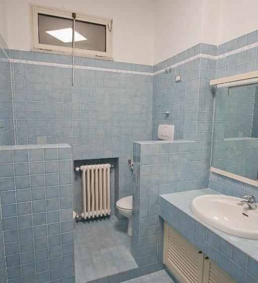 חדר קומפורט לשלושה, Mariohome