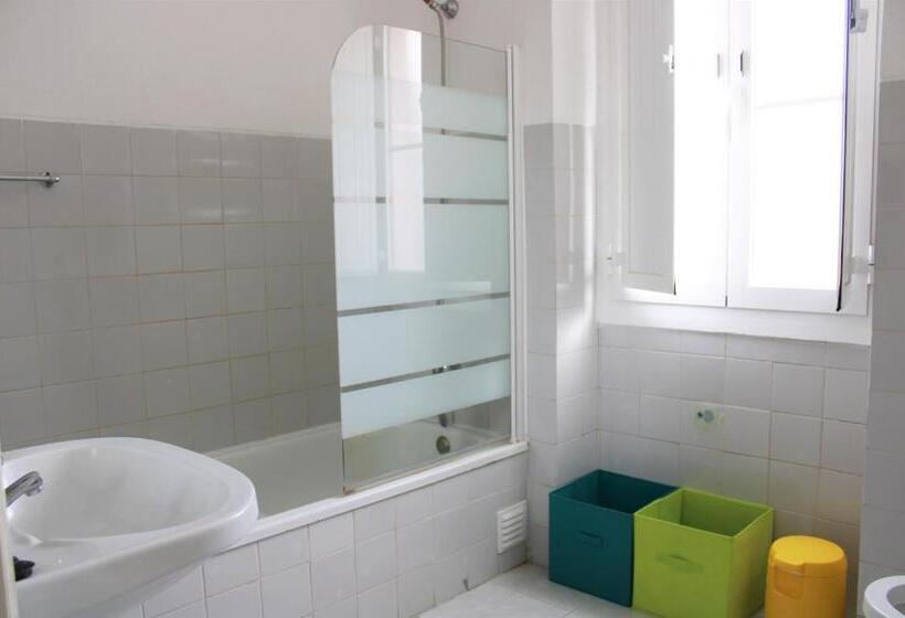 اتاق استاندارد با سرویس بهداشتی مشترک, Mont  Sobro House Rooms I