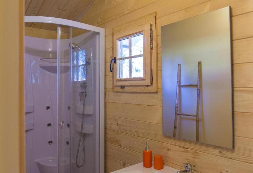 بانگلوی استاندارد, Monte Macário Alojamento Local