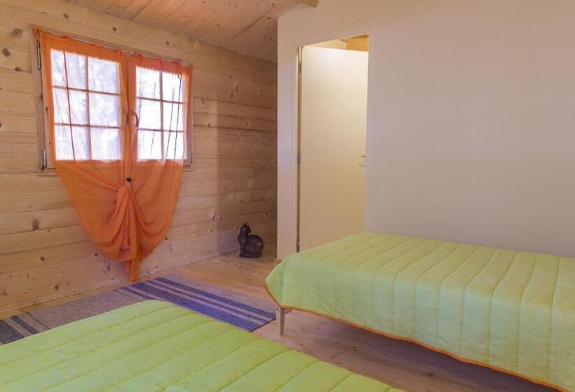 بانگلوی استاندارد, Monte Macário Alojamento Local