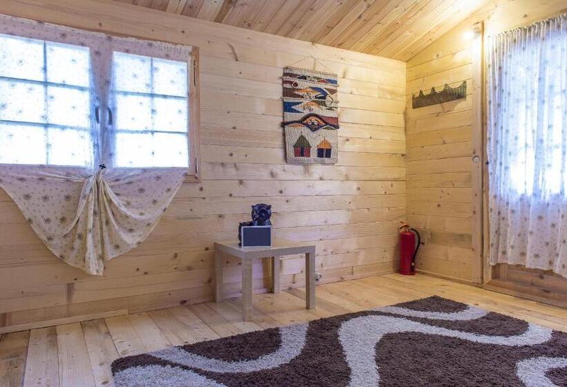 بانگلوی لوکس, Monte Macário Alojamento Local