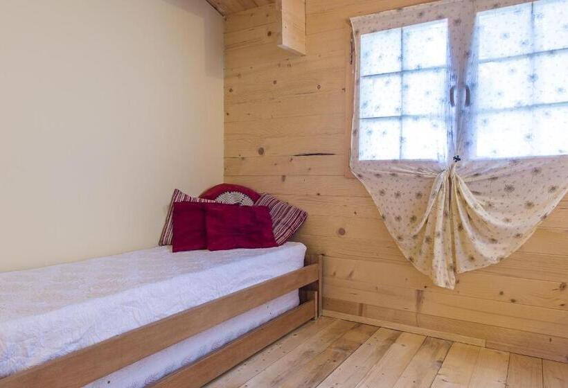 بانگلوی لوکس, Monte Macário Alojamento Local