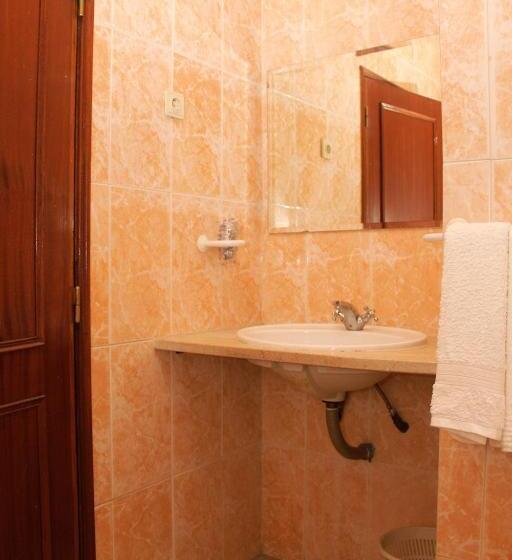 غرفة قياسية ثلاثية, Residencial Montanhês