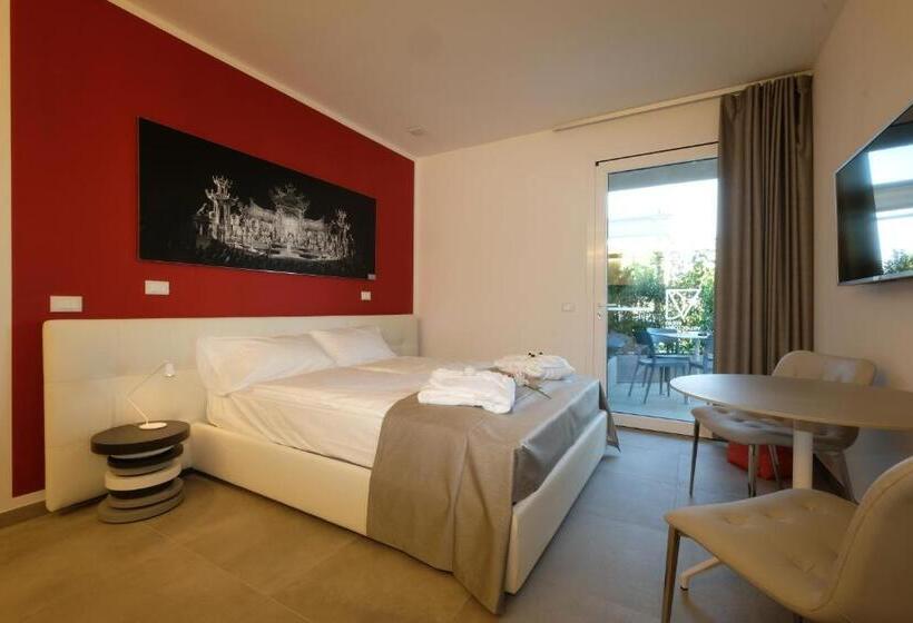 Студия Стандарт, Relais Villa Clodia