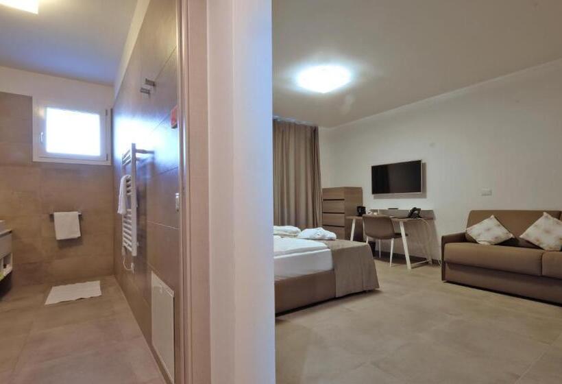 Студия Стандарт, Relais Villa Clodia