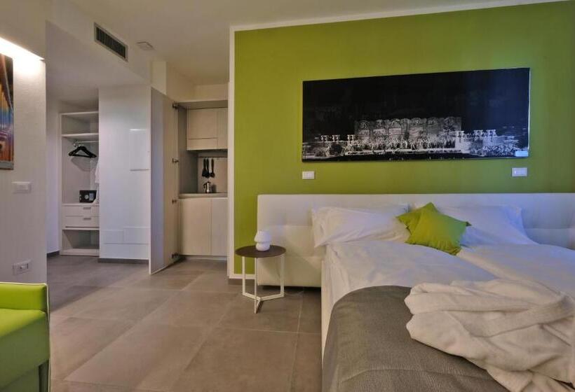 Студия Стандарт, Relais Villa Clodia