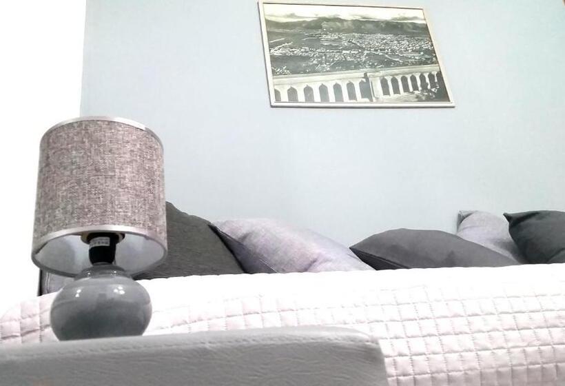 חדר סטנדרט לשלושה, Le Vie Di Monreale