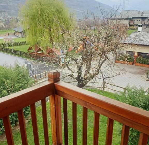 اتاق لوکس با بالکن, Maison Bionaz Ski & Sport