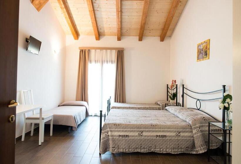 スタンダード４人部屋, Agriturismo Chesini