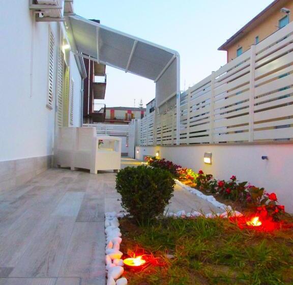 اتاق لوکس خانوادگی, A Due Passi Dal Mare