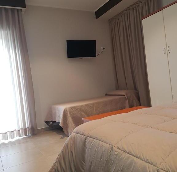 اتاق سه نفره سوپریور با چشم‌انداز دریا, A Due Passi Dal Mare