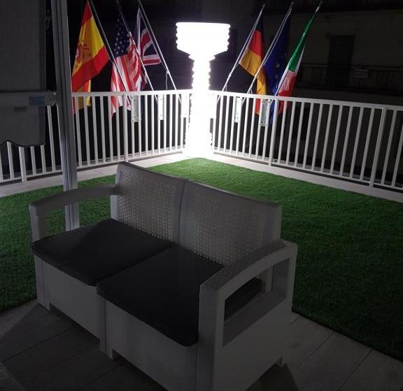 اتاق سه نفره سوپریور با چشم‌انداز دریا, A Due Passi Dal Mare