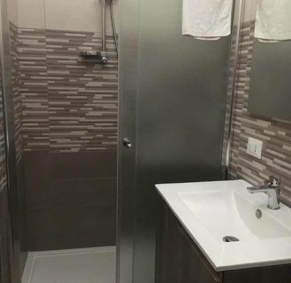 سوییت سوپریور با چشم‌انداز دریا, A Due Passi Dal Mare