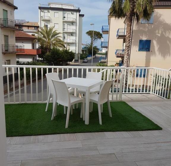 سوییت سوپریور با چشم‌انداز دریا, A Due Passi Dal Mare