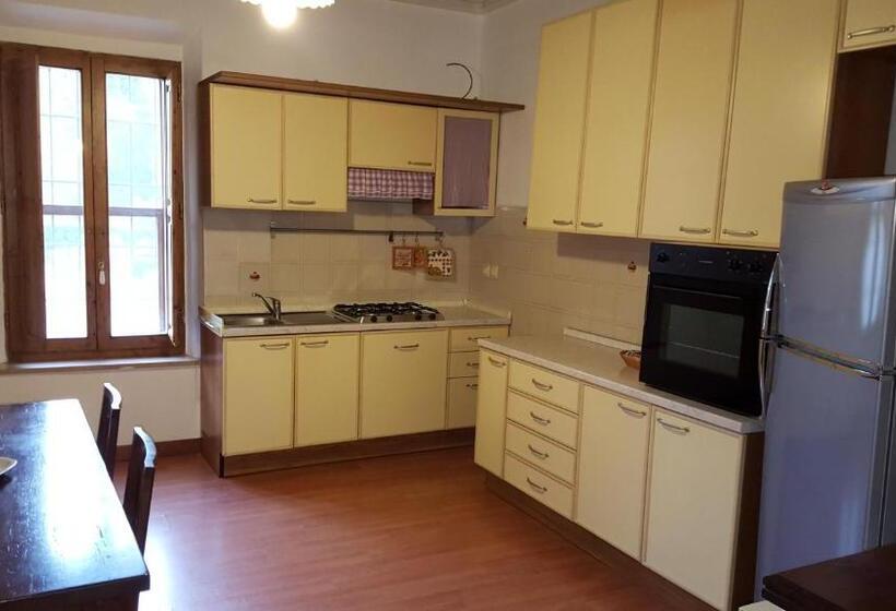 דירת חדר בקומת קרקע, Terre Regionali Toscane