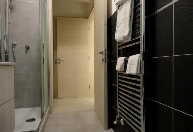 デラックスルーム, The Flat 233