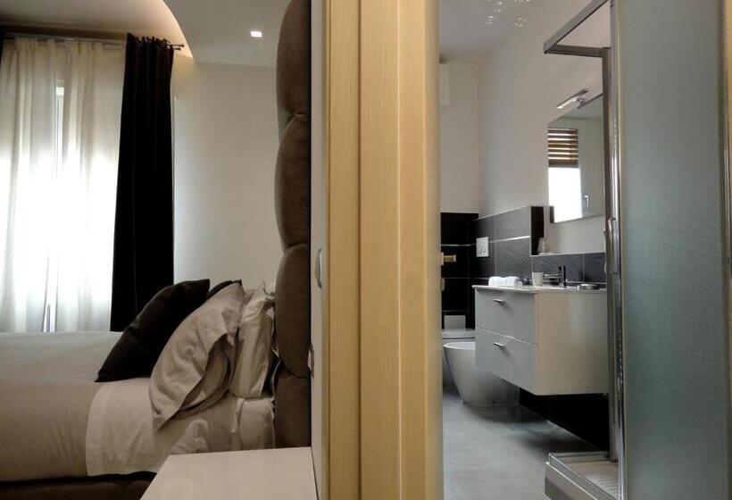 豪华房间, The Flat 233