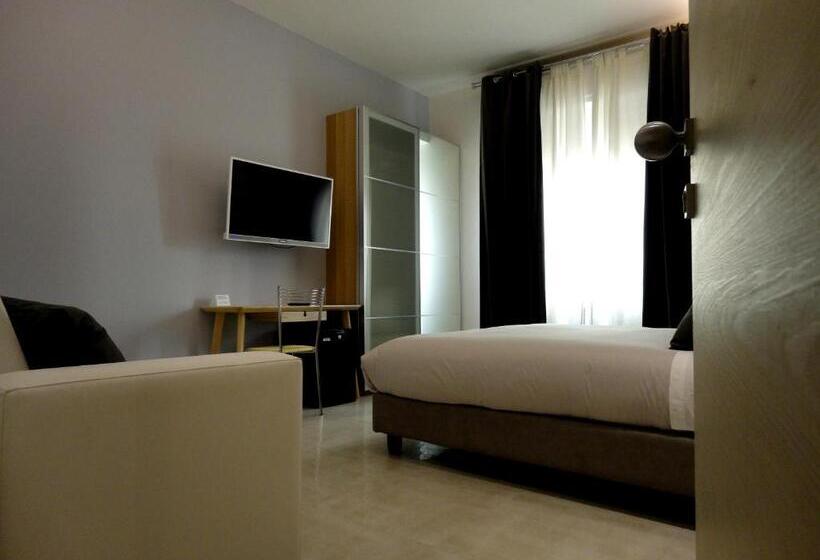 豪华房间, The Flat 233