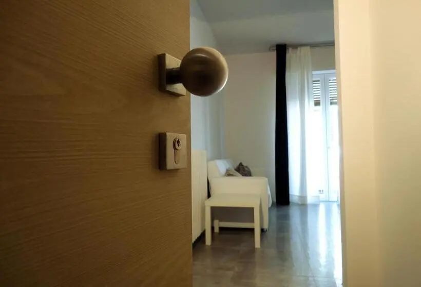エクゼクティブトリプル, The Flat 233