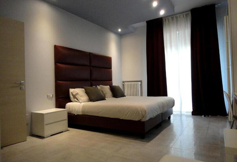 家庭套房, The Flat 233