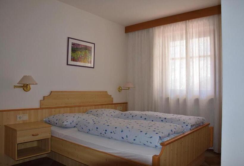 דירת חדר, Residence Am Wegkreuz