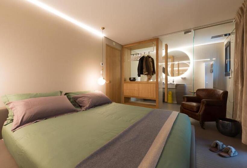 سوئیت با تخت بزرگ, Locanda Black And White Sondrio