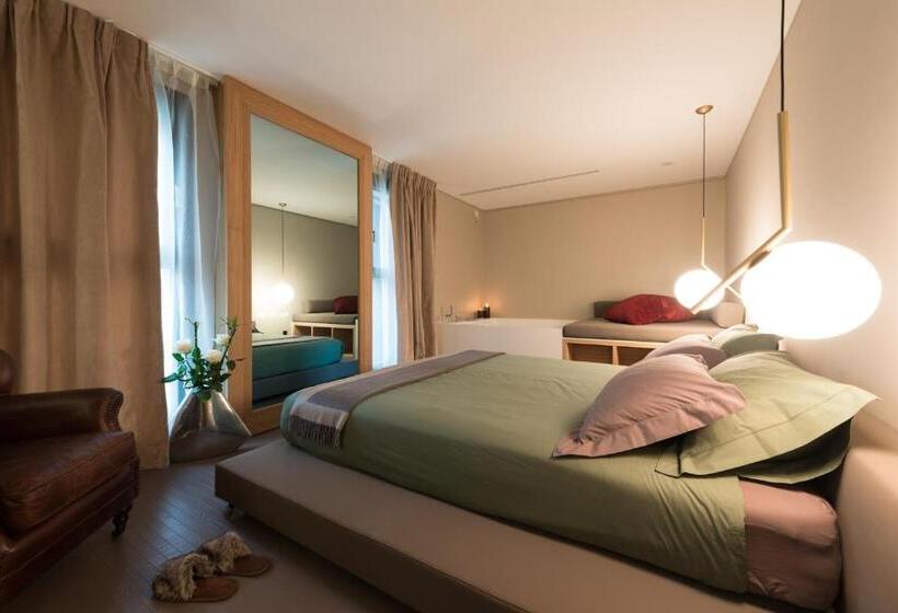 سوئیت با تخت بزرگ, Locanda Black And White Sondrio