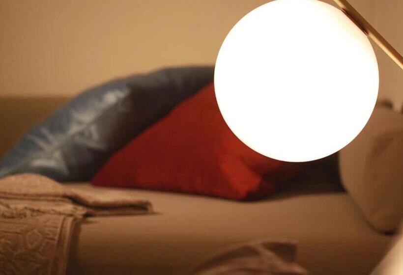 سوئیت با تخت بزرگ, Locanda Black And White Sondrio