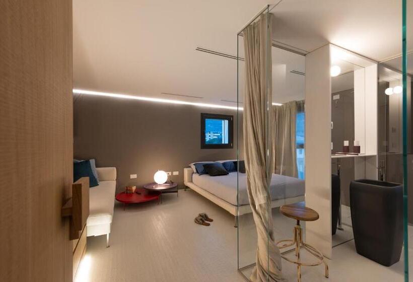 سوییت اجرایی, Locanda Black And White Sondrio