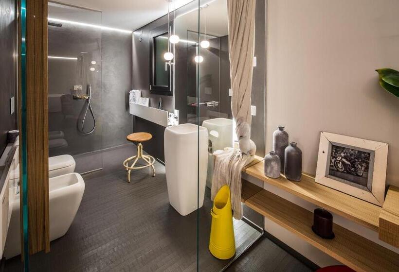 سوییت لوکس, Locanda Black And White Sondrio