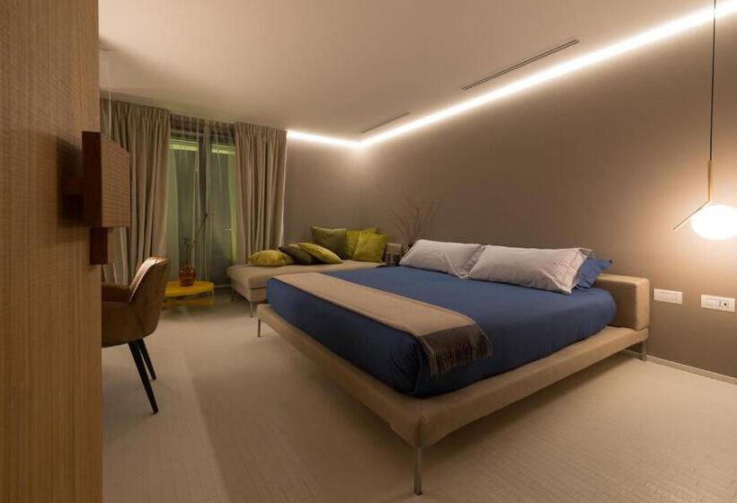 اتاق لوکس, Locanda Black And White Sondrio